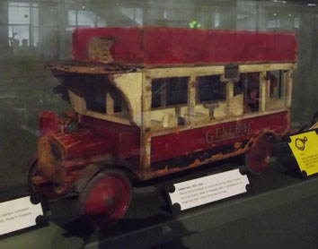 игрушечный автобус музей детства в лондоне
