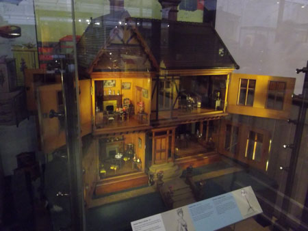 Лондонский музей детства кукольный домик